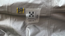 Detalle etiqueta Haglfs L.I.M GTX Jacket
